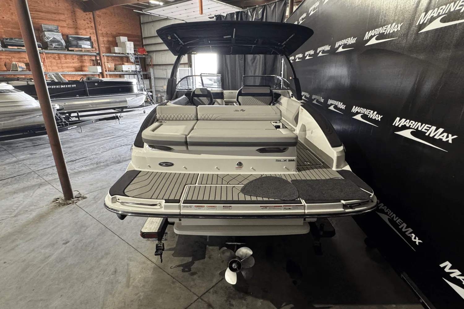 2025 Sea Ray SLX 280 Image Thumbnail #4