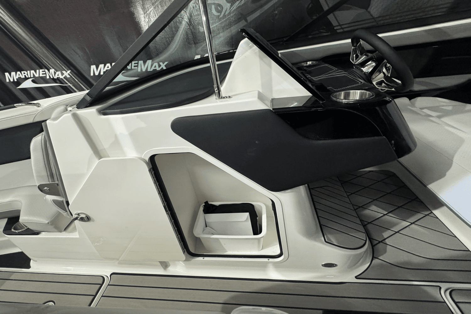 2025 Sea Ray SLX 280 Image Thumbnail #33