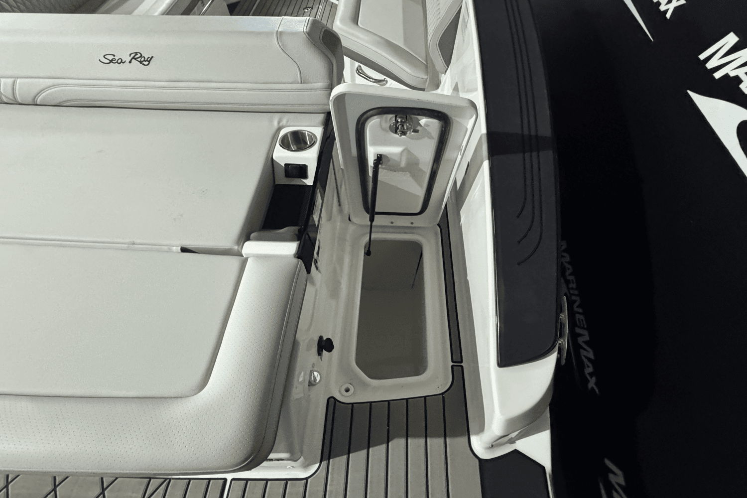 2025 Sea Ray SLX 280 Image Thumbnail #11