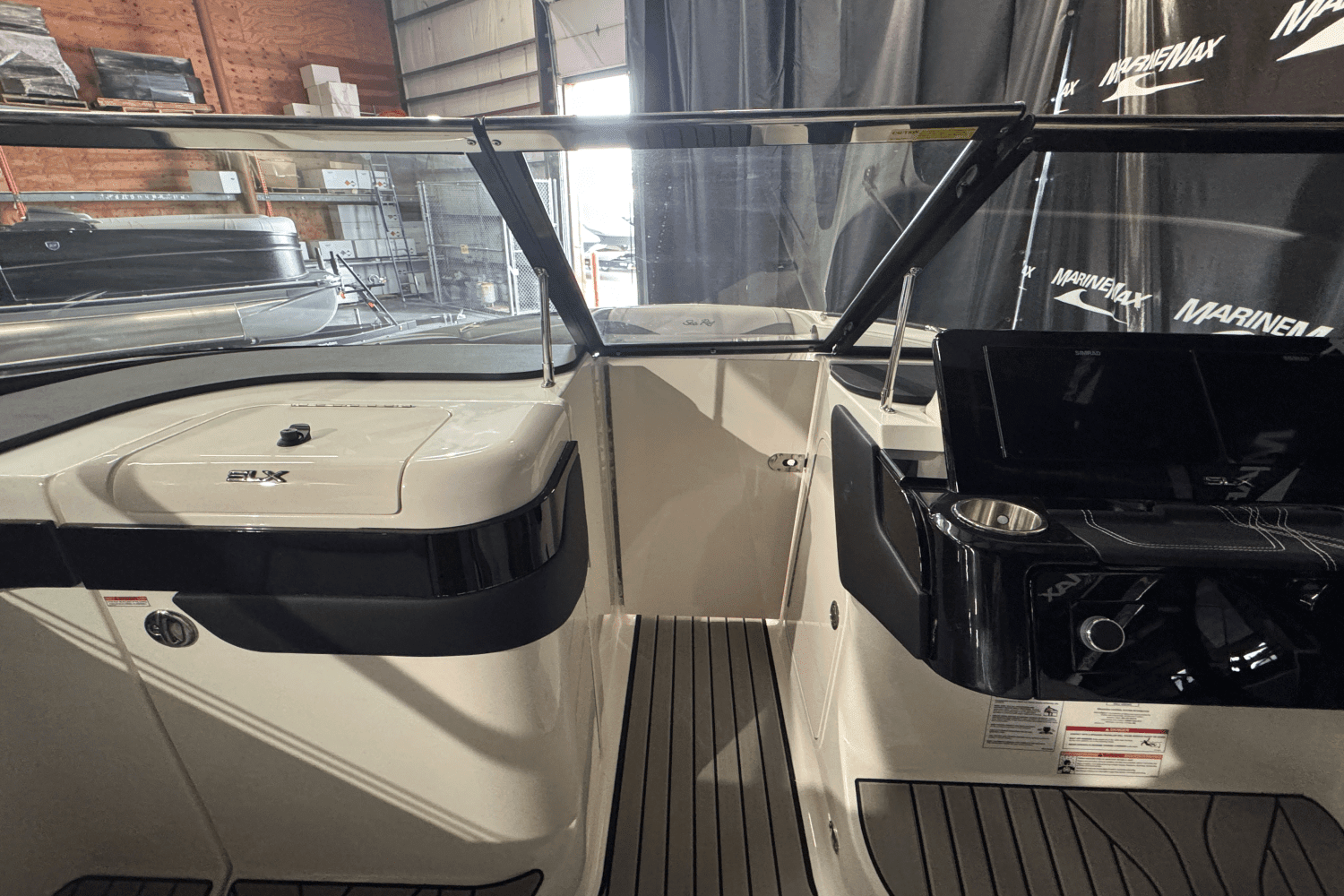 2025 Sea Ray SLX 280 Image Thumbnail #35