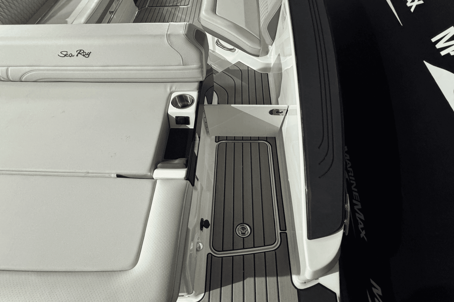 2025 Sea Ray SLX 280 Image Thumbnail #13