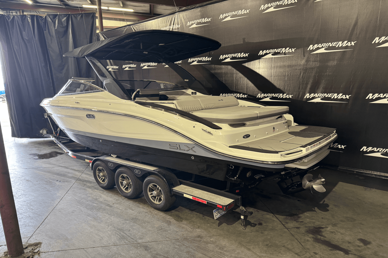 2025 Sea Ray SLX 280 Image Thumbnail #3