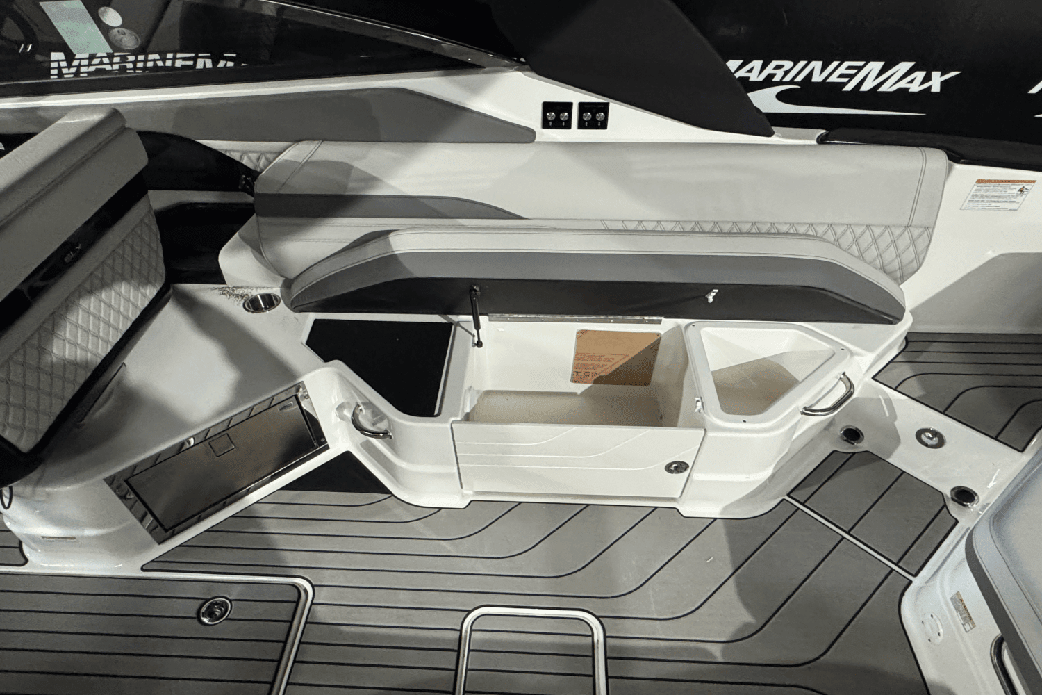 2025 Sea Ray SLX 280 Image Thumbnail #21