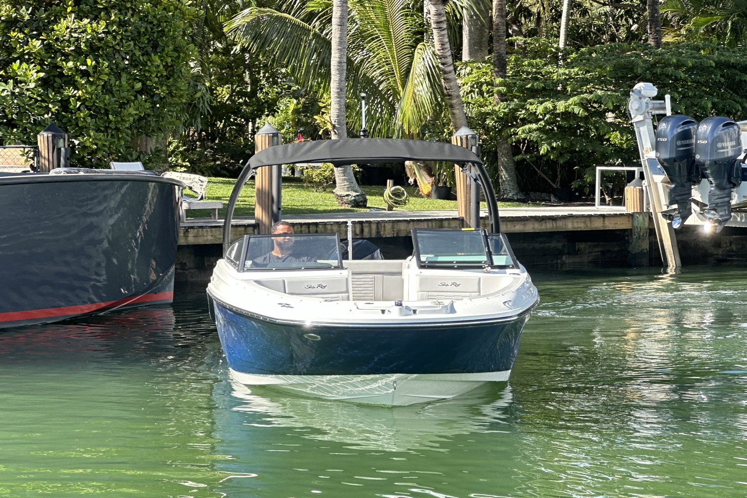 2025 Sea Ray SPX 230 Outboard Image Thumbnail #3