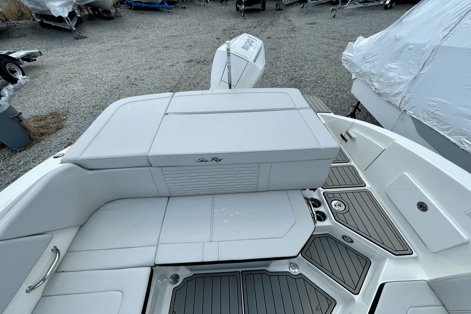 2025 Sea Ray SPX 230 Outboard Image Thumbnail #3