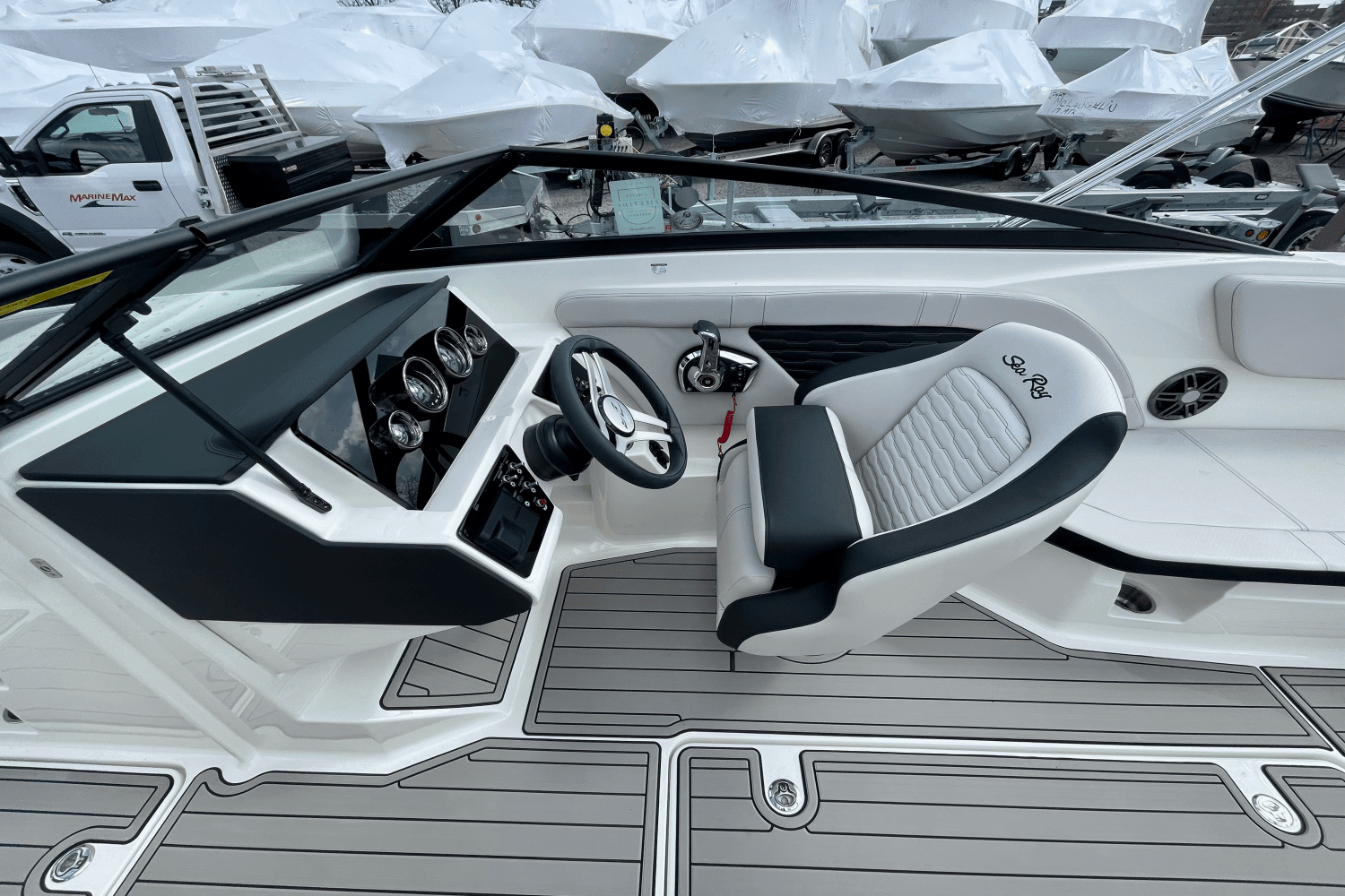 2025 Sea Ray SPX 230 Outboard Image Thumbnail #12