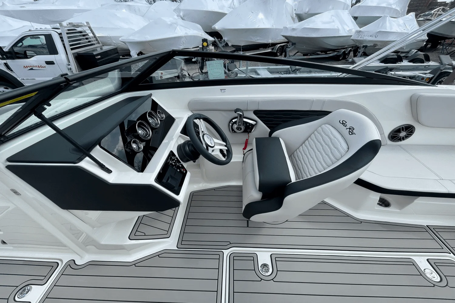 2025 Sea Ray SPX 230 Outboard Image Thumbnail #12