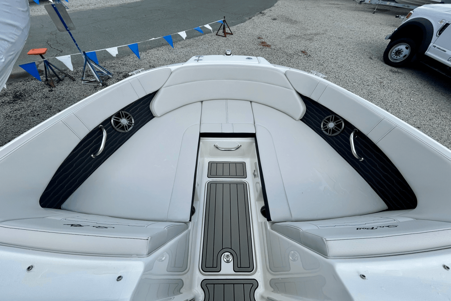 2025 Sea Ray SPX 230 Outboard Image Thumbnail #19