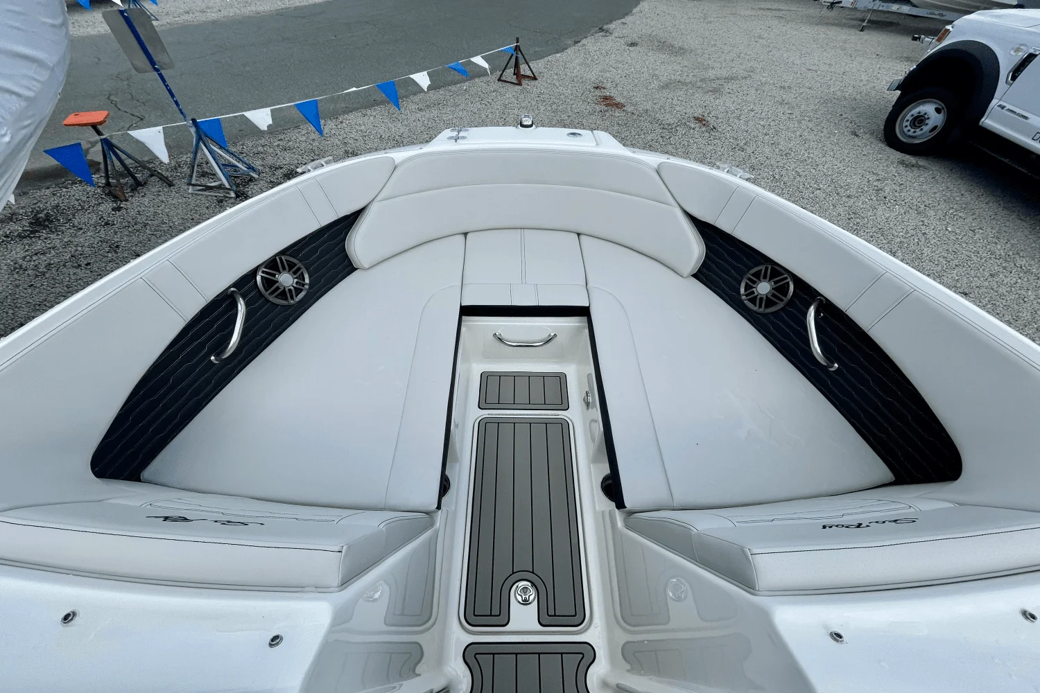 2025 Sea Ray SPX 230 Outboard Image Thumbnail #19