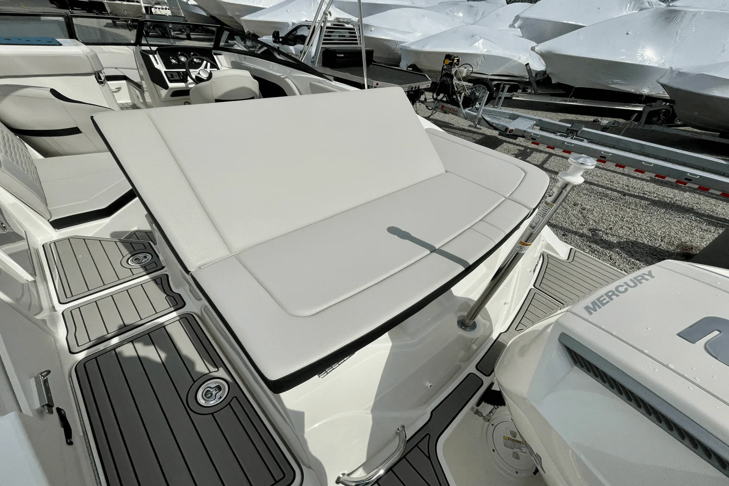 2025 Sea Ray SPX 230 Outboard Image Thumbnail #2