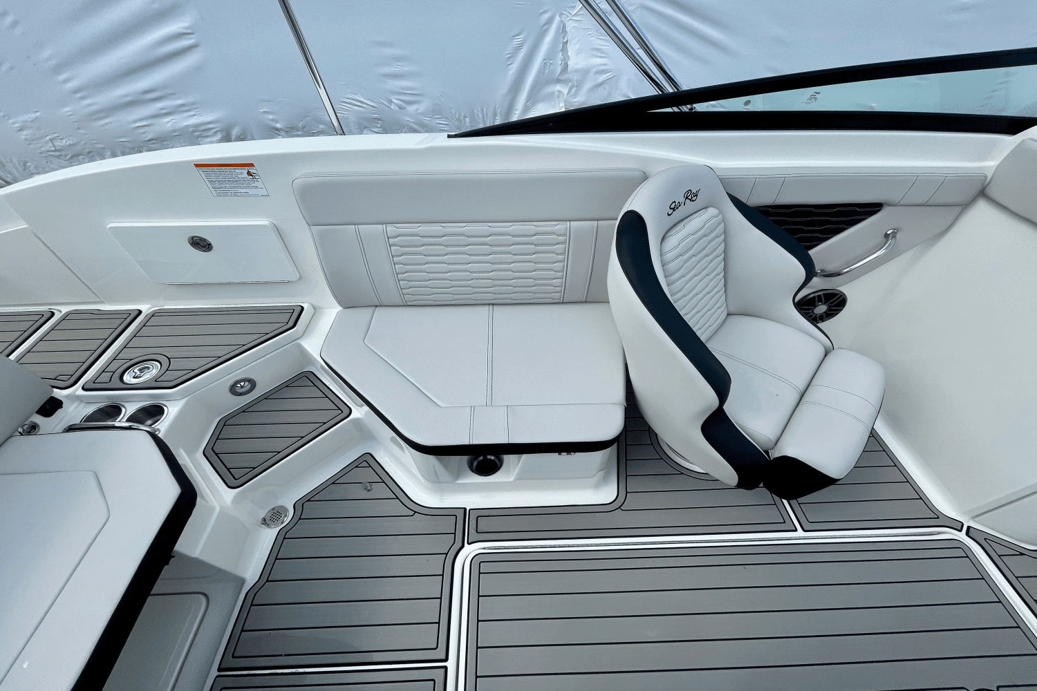 2025 Sea Ray SPX 230 Outboard Image Thumbnail #9