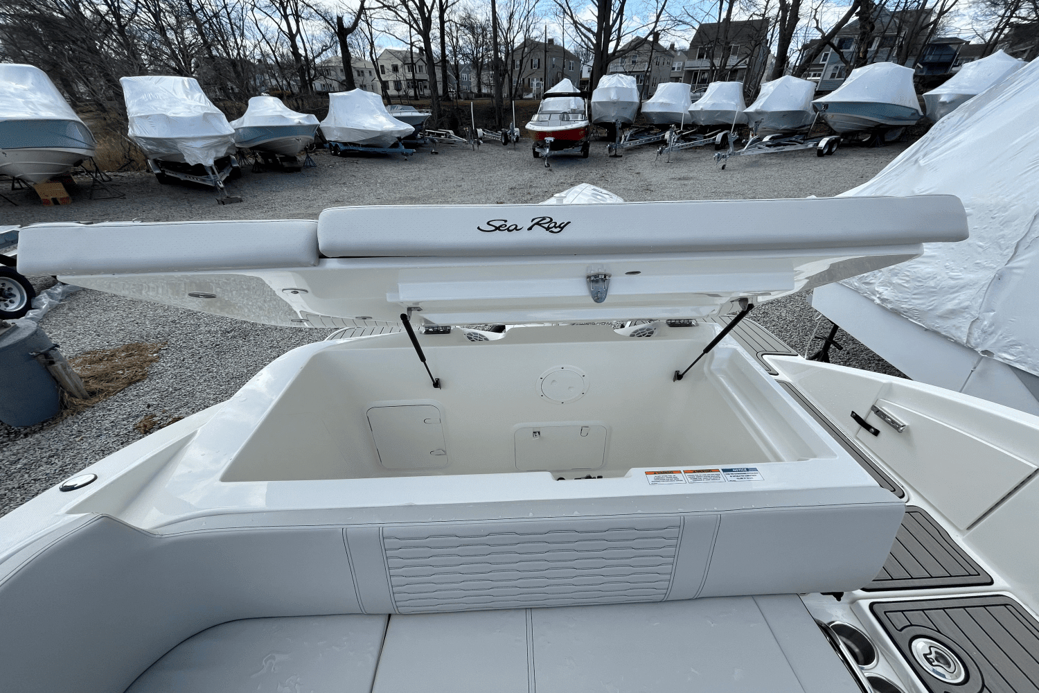 2025 Sea Ray SPX 230 Outboard Image Thumbnail #4