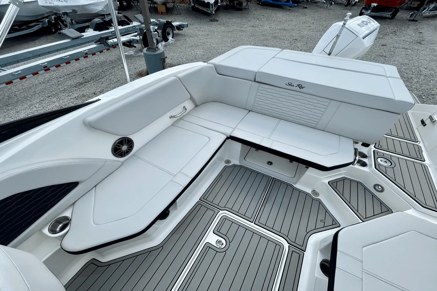 2025 Sea Ray SPX 230 Outboard Image Thumbnail #8