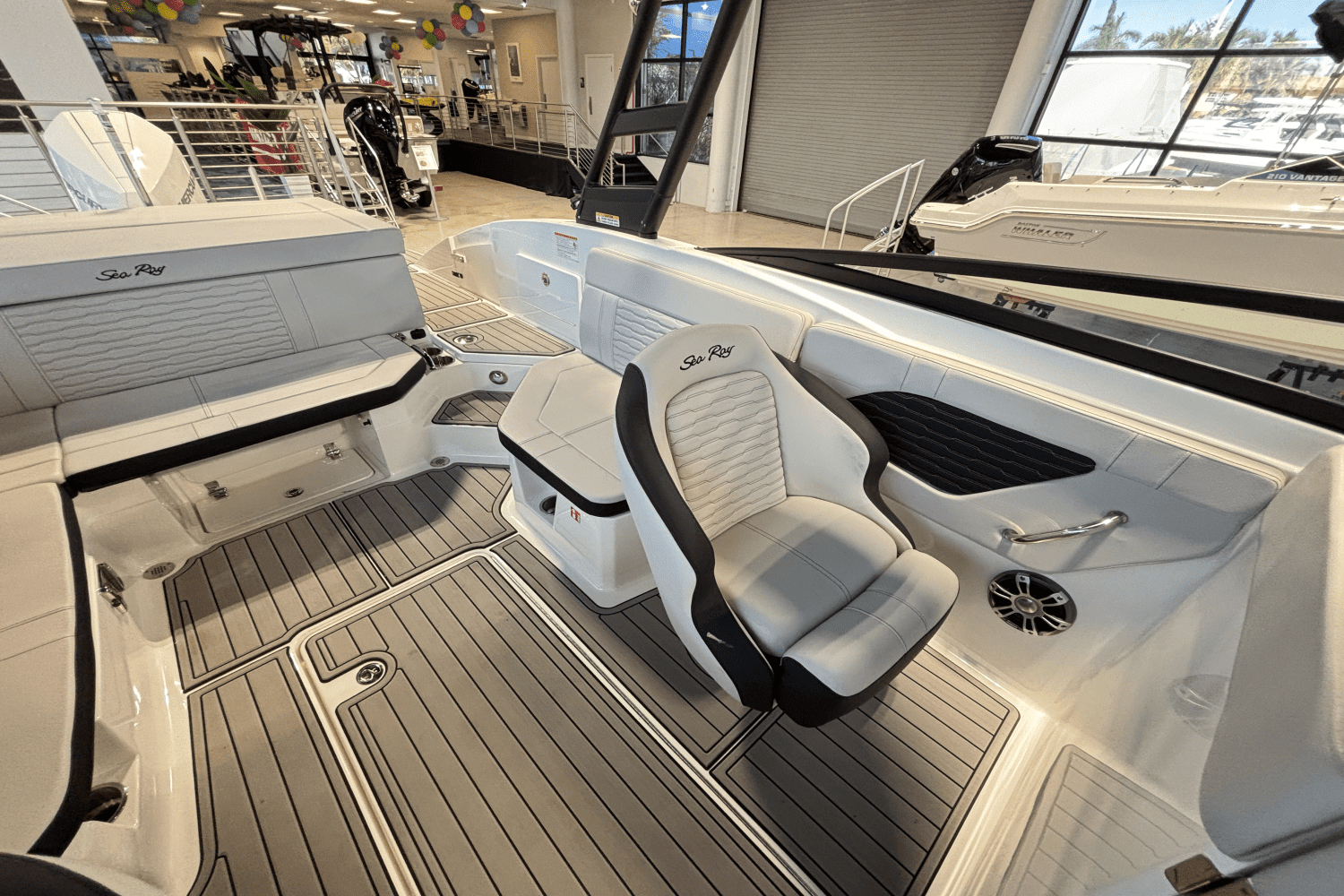 2025 Sea Ray SPX 230 Outboard Image Thumbnail #12