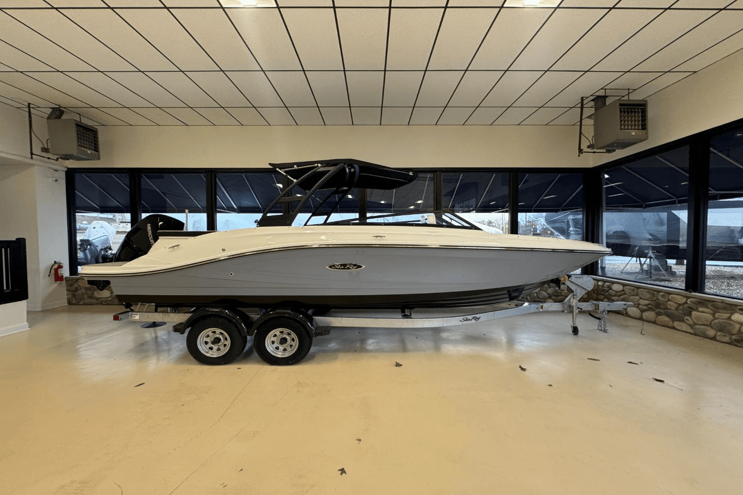 2025 Sea Ray SPX 230 Outboard Image Thumbnail #1