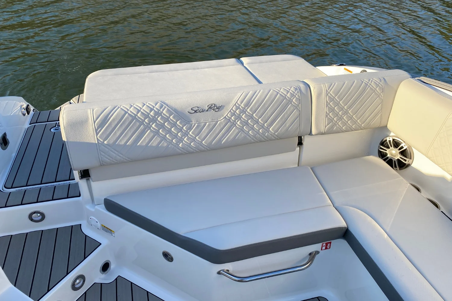 2025 Sea Ray SDX 270 Image Thumbnail #7