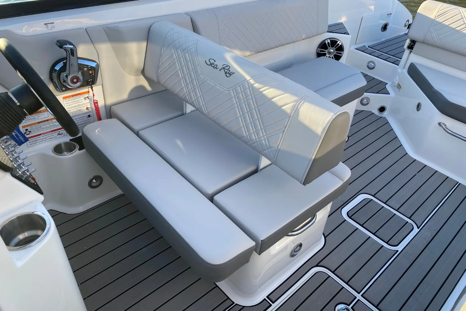 2025 Sea Ray SDX 270 Image Thumbnail #11