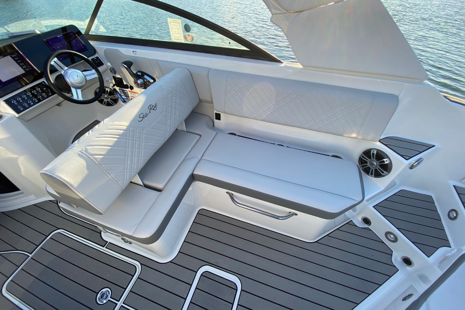 2025 Sea Ray SDX 270 Image Thumbnail #12