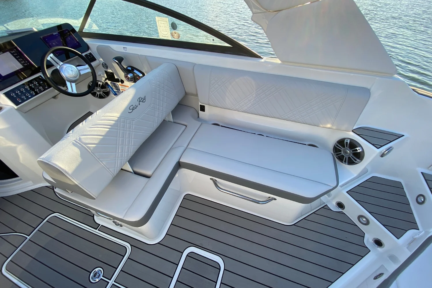 2025 Sea Ray SDX 270 Image Thumbnail #12