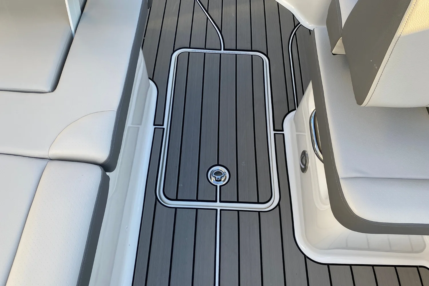 2025 Sea Ray SDX 270 Image Thumbnail #9