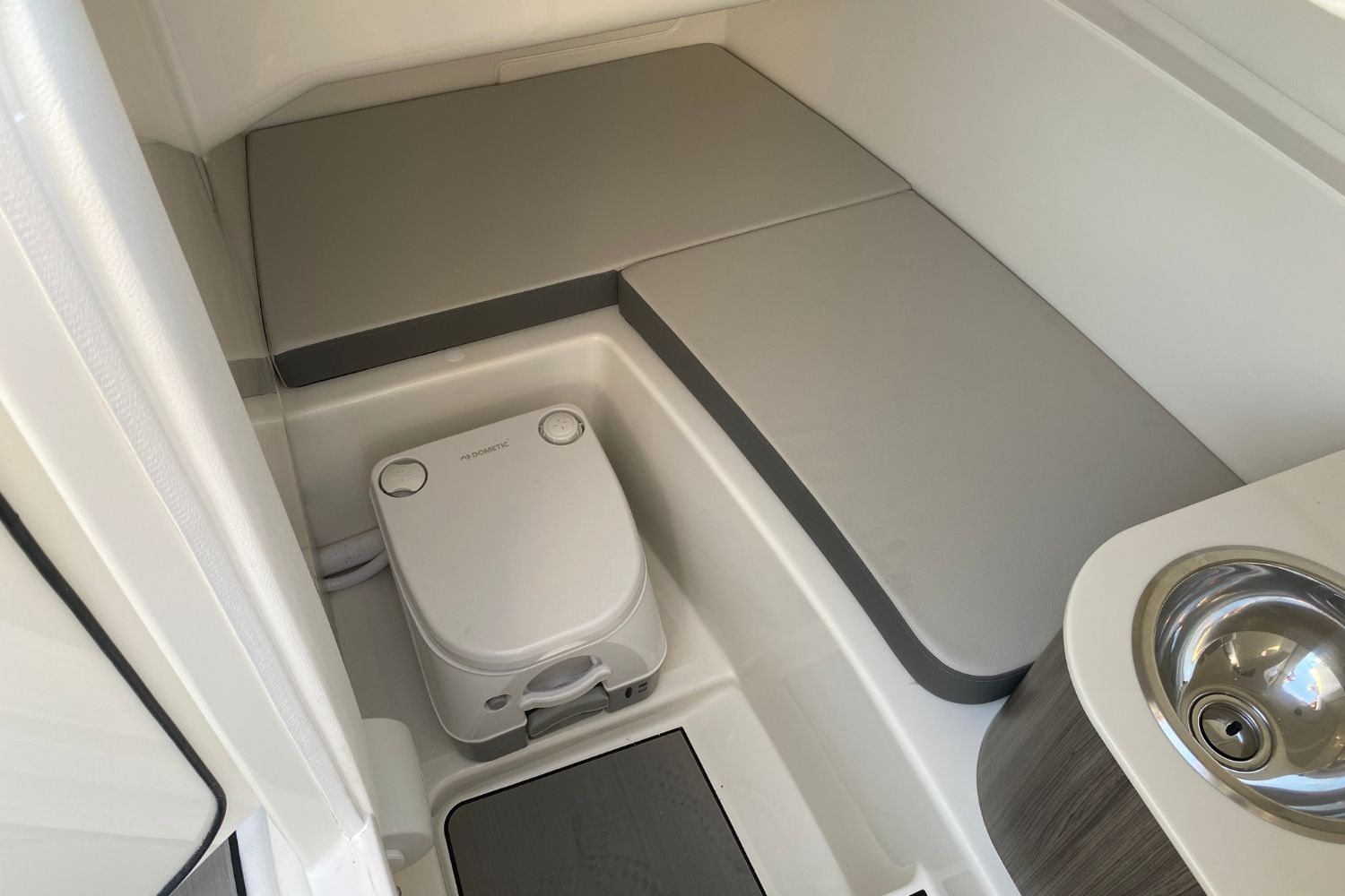 2025 Sea Ray SDX 270 Image Thumbnail #17