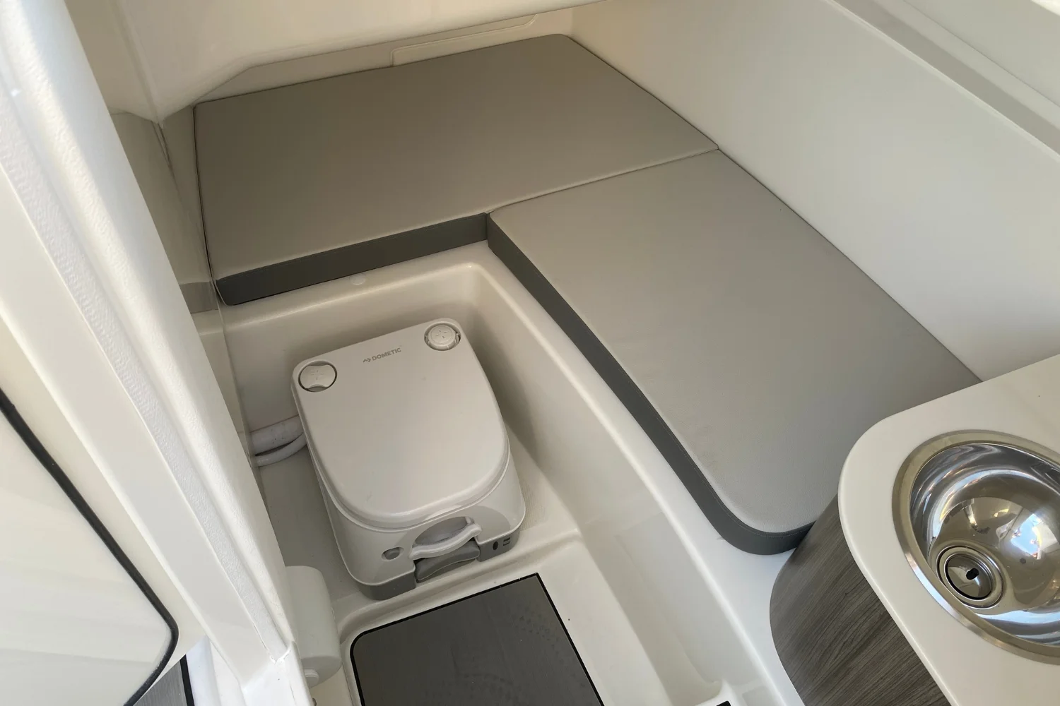 2025 Sea Ray SDX 270 Image Thumbnail #17