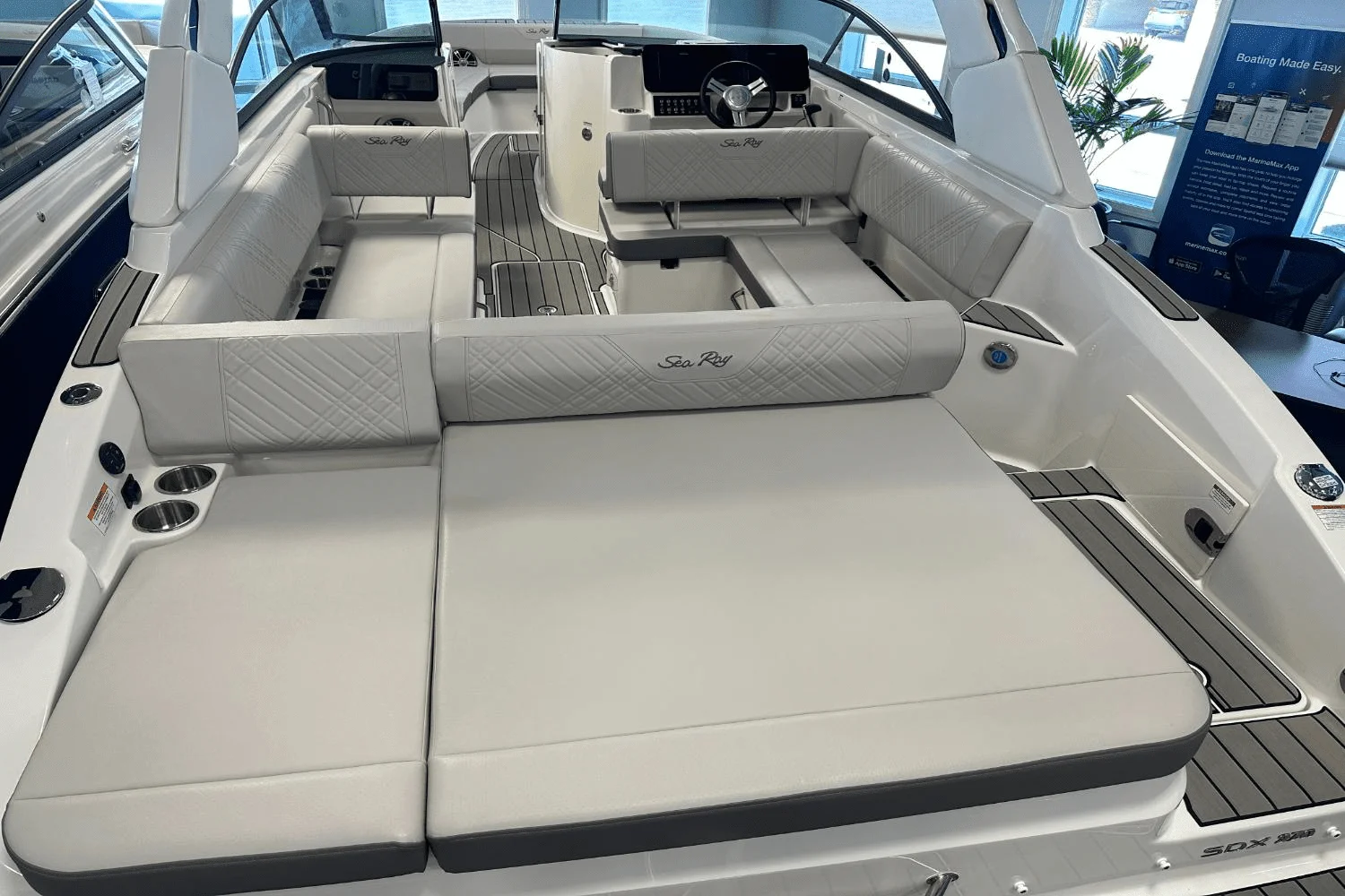 2025 Sea Ray SDX 270 Image Thumbnail #14