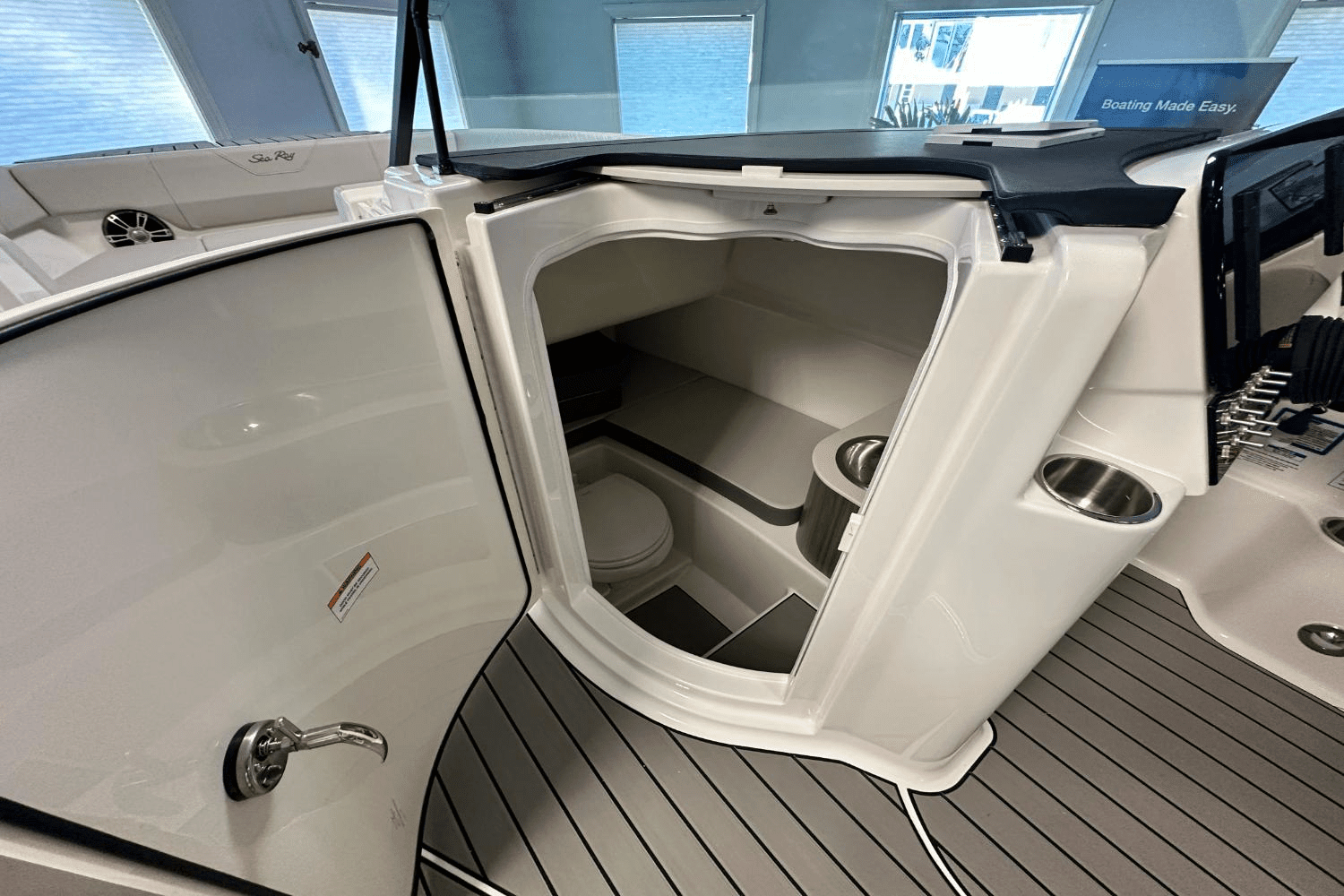 2025 Sea Ray SDX 270 Image Thumbnail #25