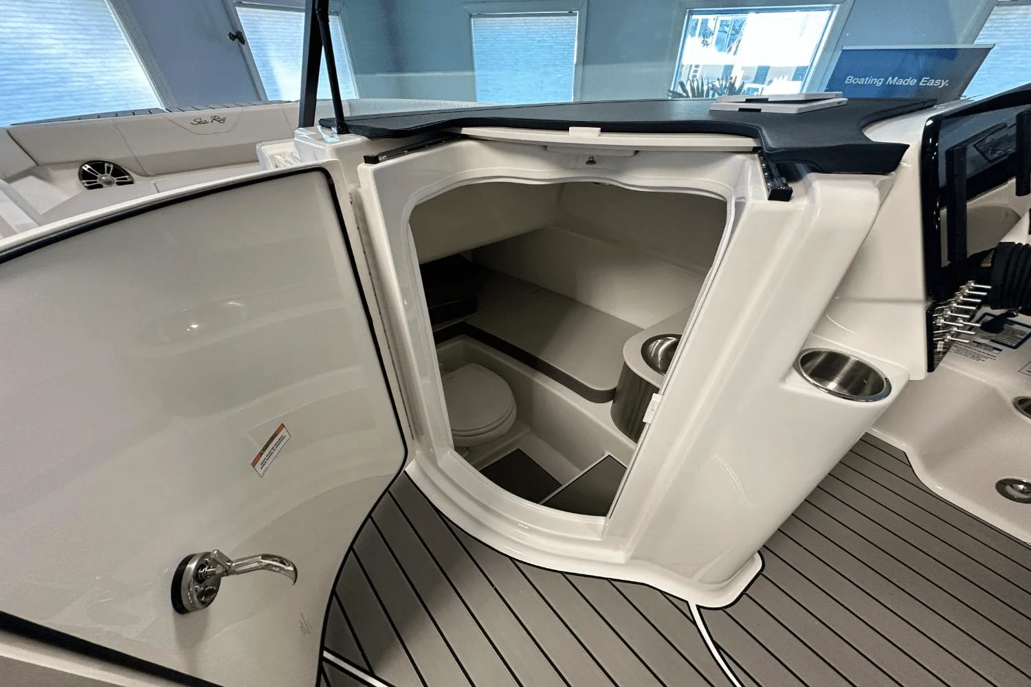 2025 Sea Ray SDX 270 Image Thumbnail #25