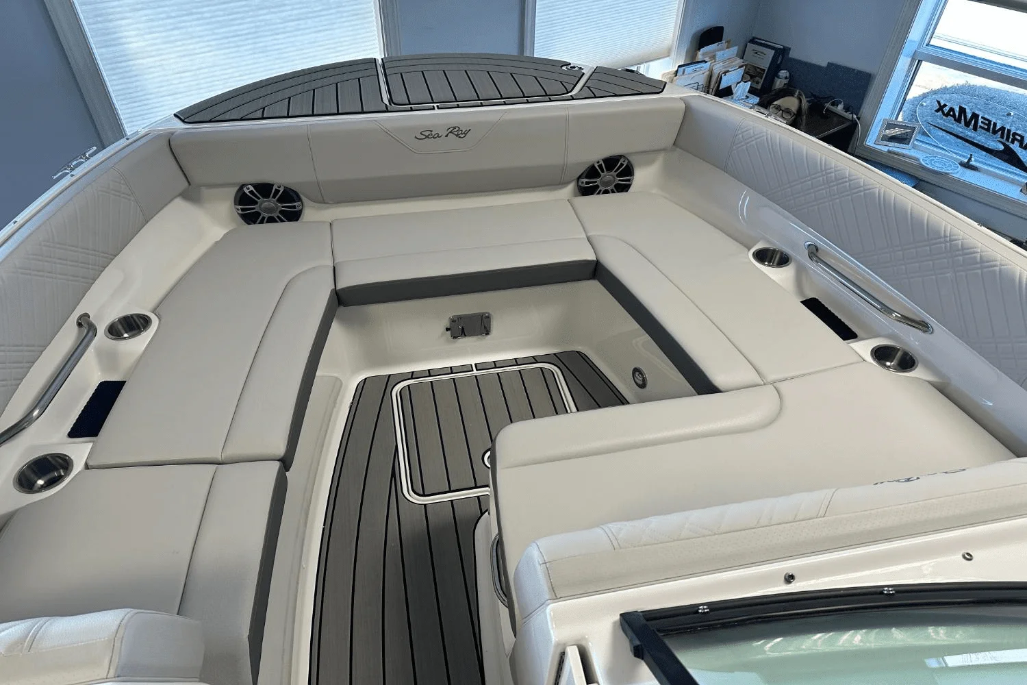 2025 Sea Ray SDX 270 Image Thumbnail #32