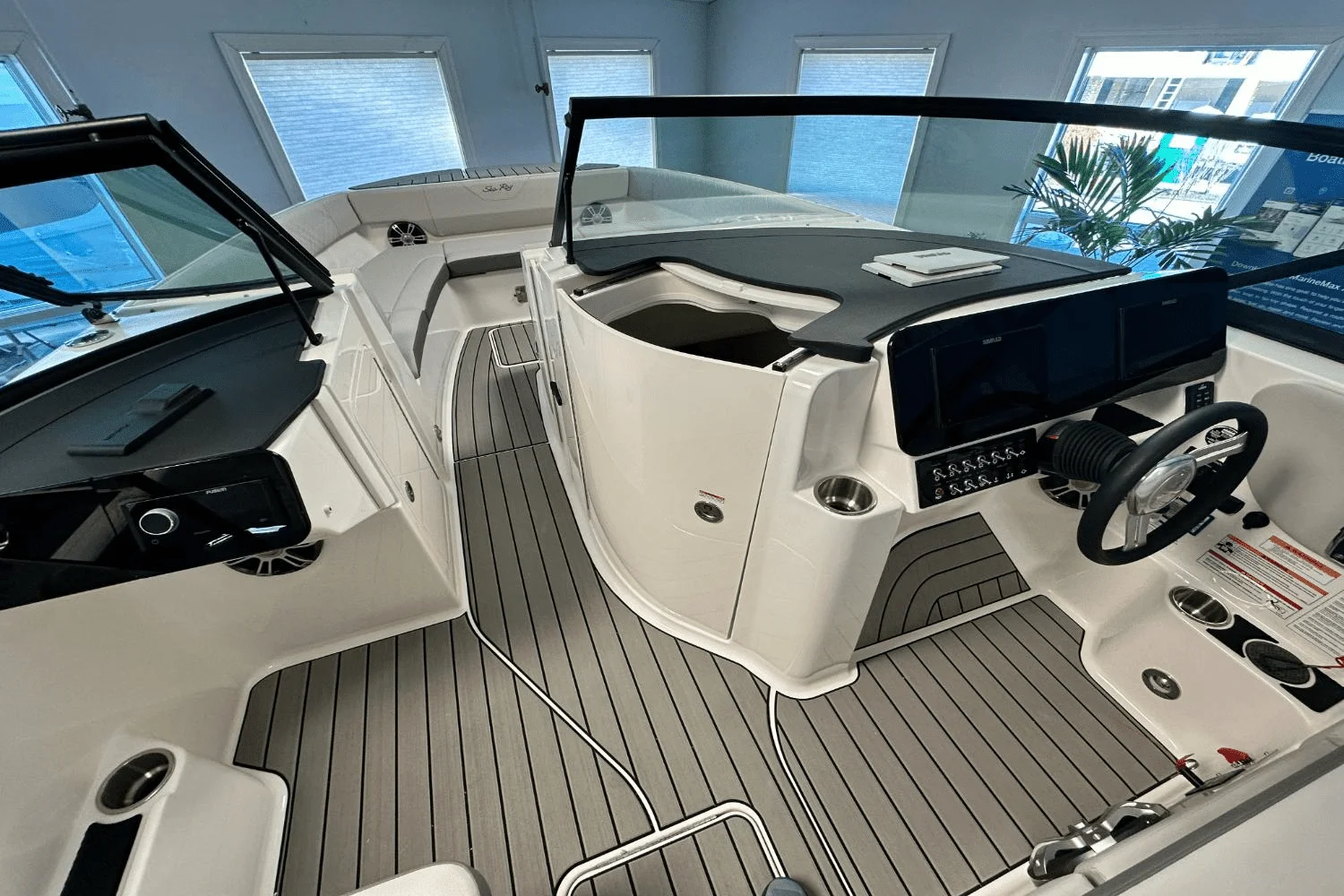 2025 Sea Ray SDX 270 Image Thumbnail #24