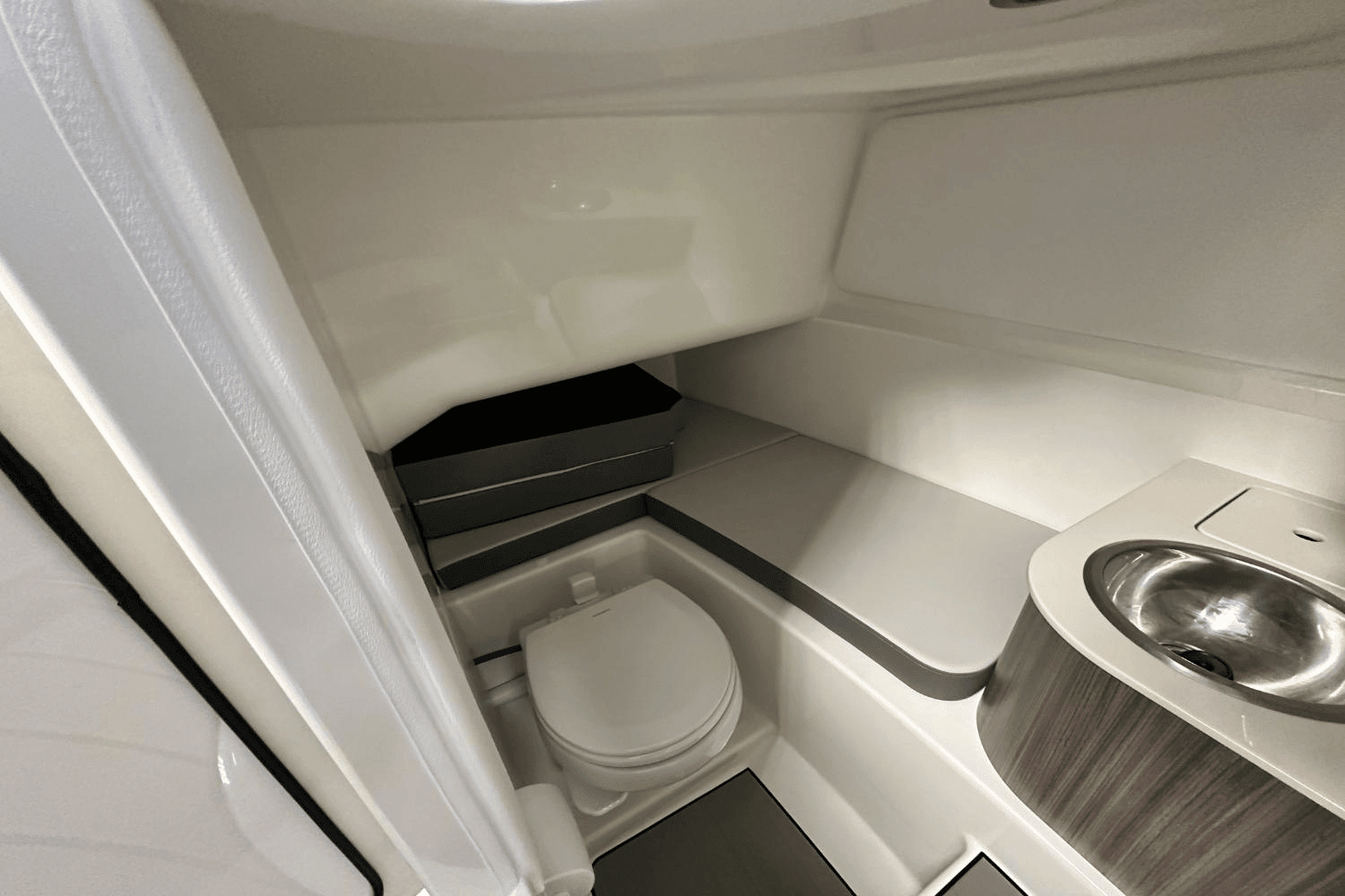 2025 Sea Ray SDX 270 Image Thumbnail #27