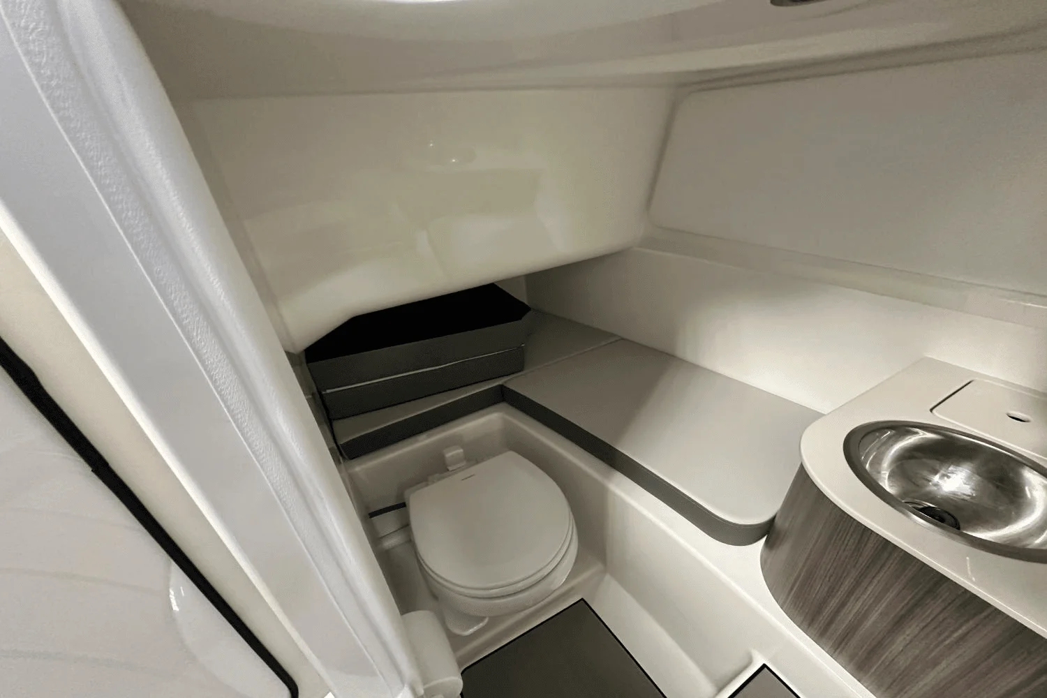 2025 Sea Ray SDX 270 Image Thumbnail #27