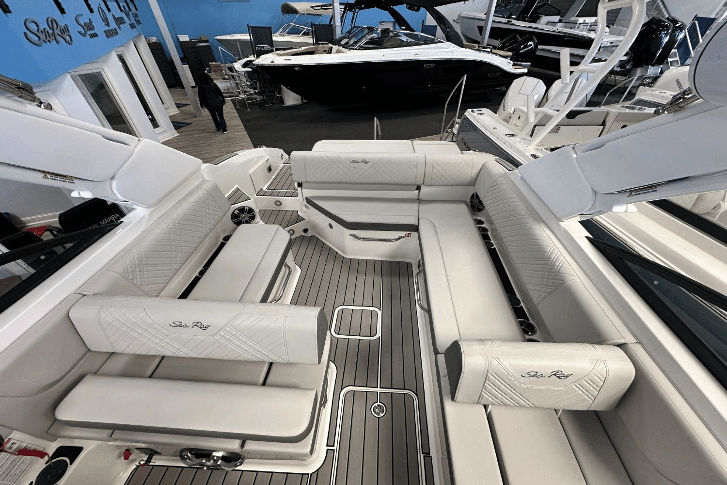 2025 Sea Ray SDX 270 Image Thumbnail #17