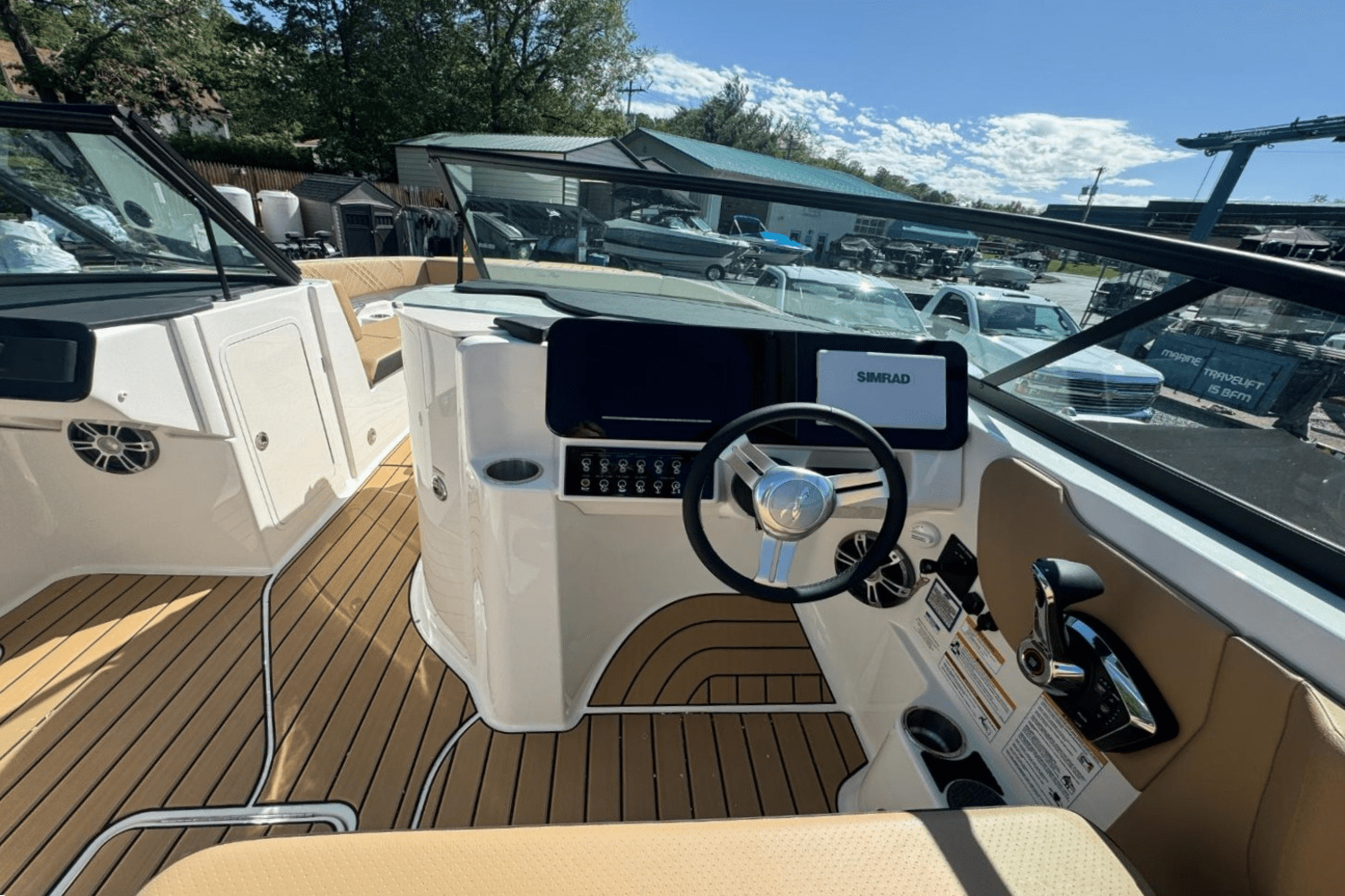 2025 Sea Ray SDX 270 Image Thumbnail #16