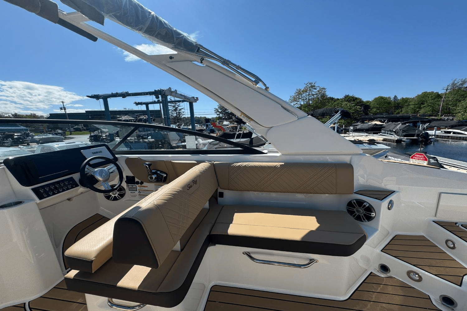 2025 Sea Ray SDX 270 Image Thumbnail #11