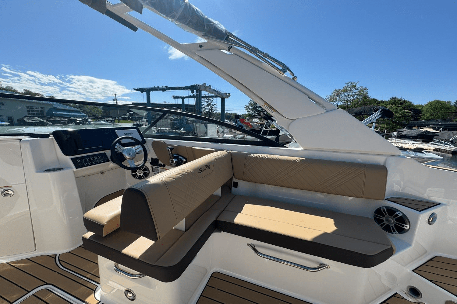 2025 Sea Ray SDX 270 Image Thumbnail #12