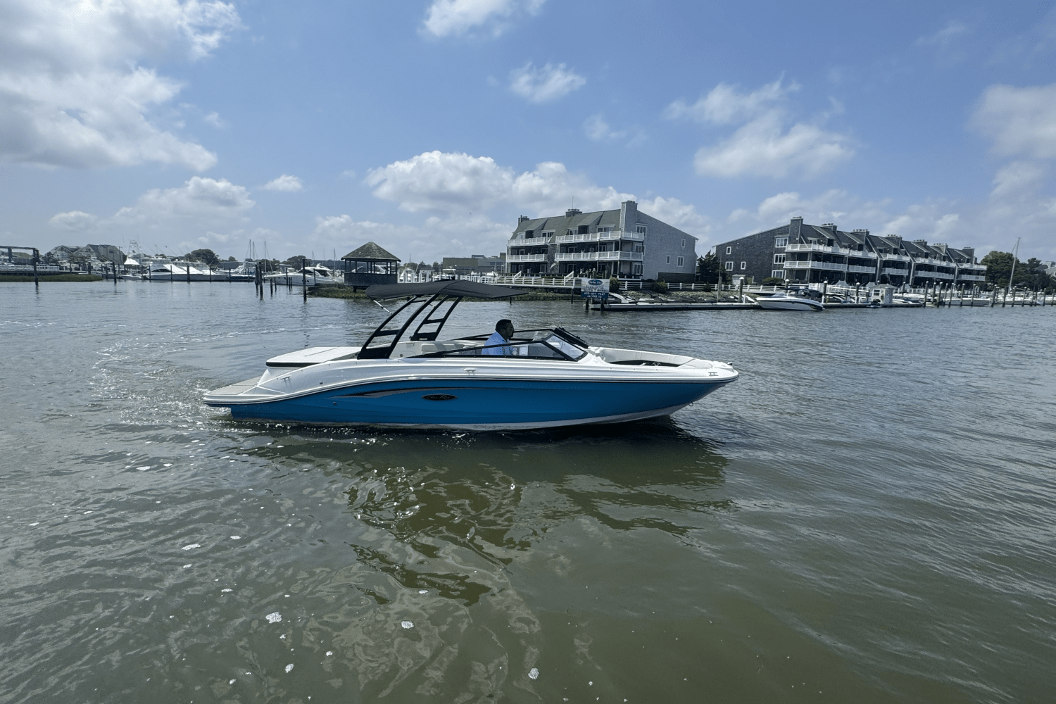 2025 Sea Ray SPX 230 Image Thumbnail #8