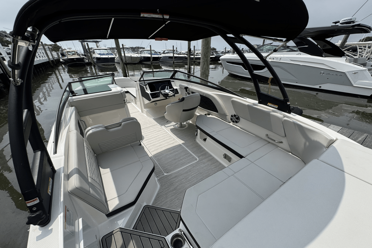 2025 Sea Ray SPX 230 Image Thumbnail #16
