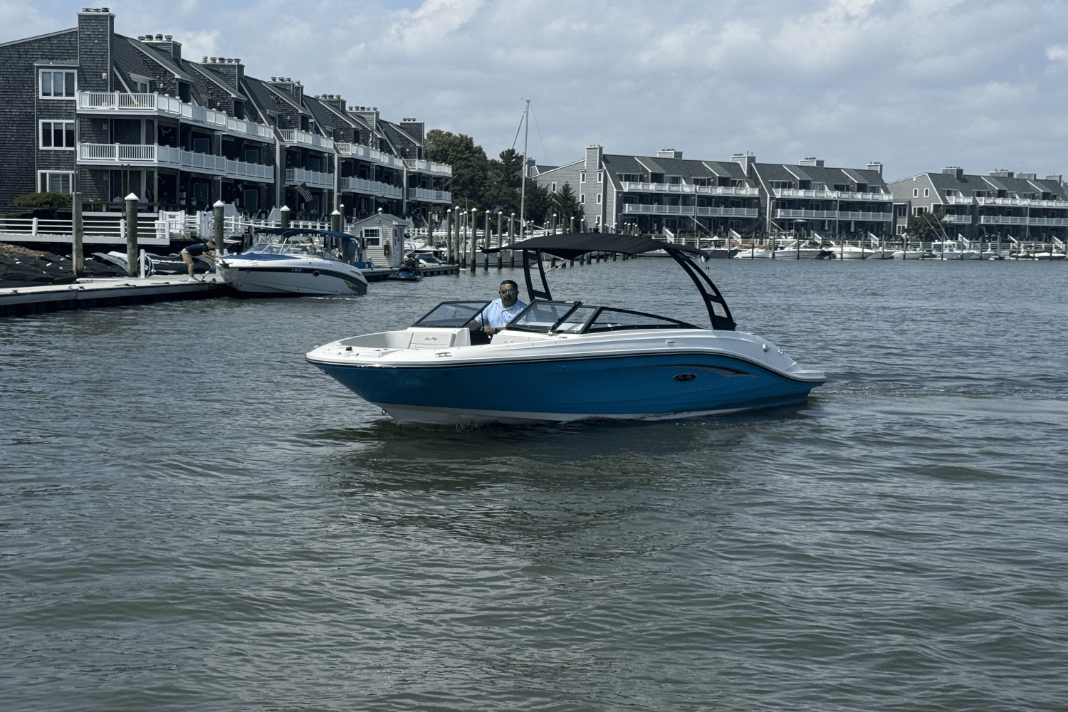 2025 Sea Ray SPX 230 Image Thumbnail #4