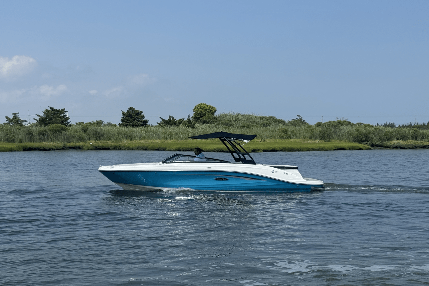 2025 Sea Ray SPX 230 Image Thumbnail #3