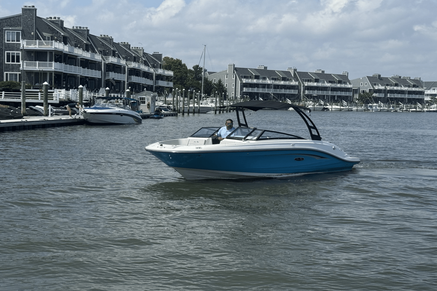 2025 Sea Ray SPX 230 Image Thumbnail #5