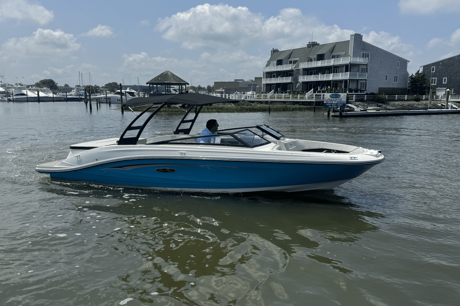 2025 Sea Ray SPX 230 Image Thumbnail #12