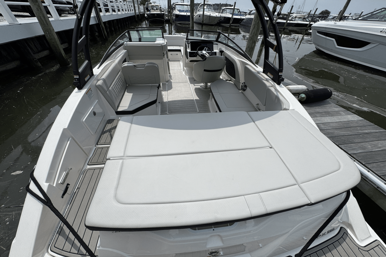 2025 Sea Ray SPX 230 Image Thumbnail #15