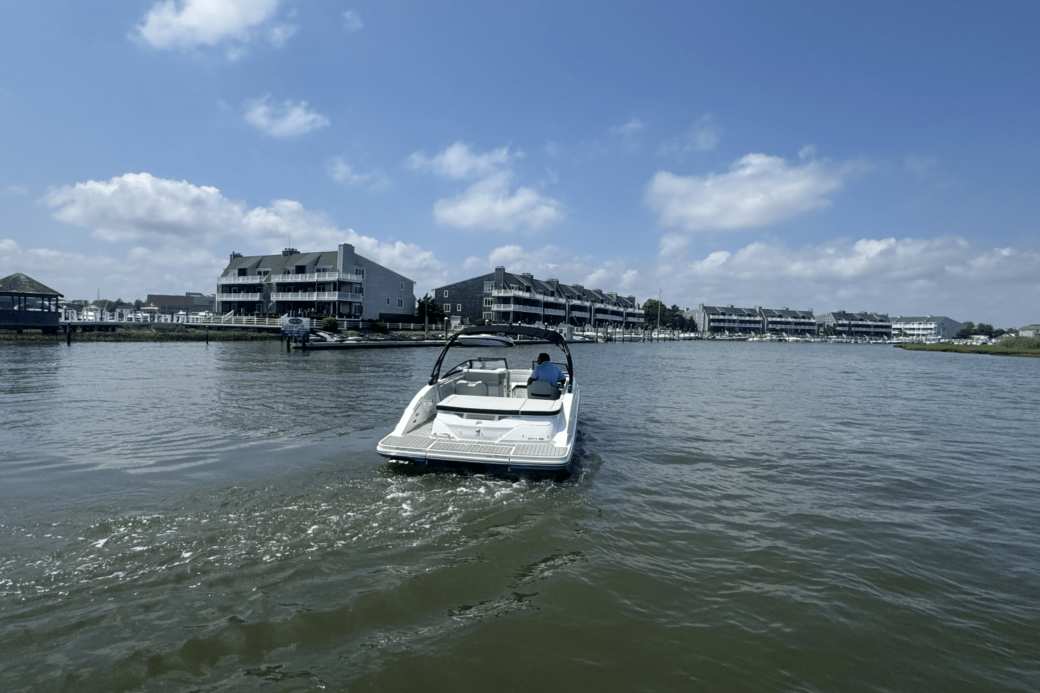 2025 Sea Ray SPX 230 Image Thumbnail #10