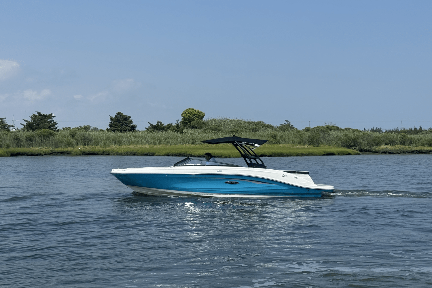 2025 Sea Ray SPX 230 Image Thumbnail #2