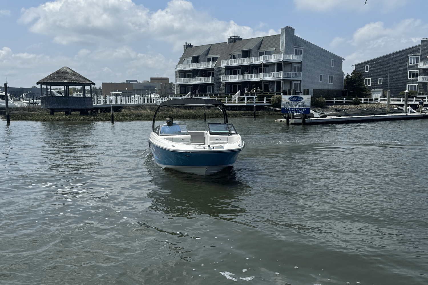 2025 Sea Ray SPX 230 Image Thumbnail #7