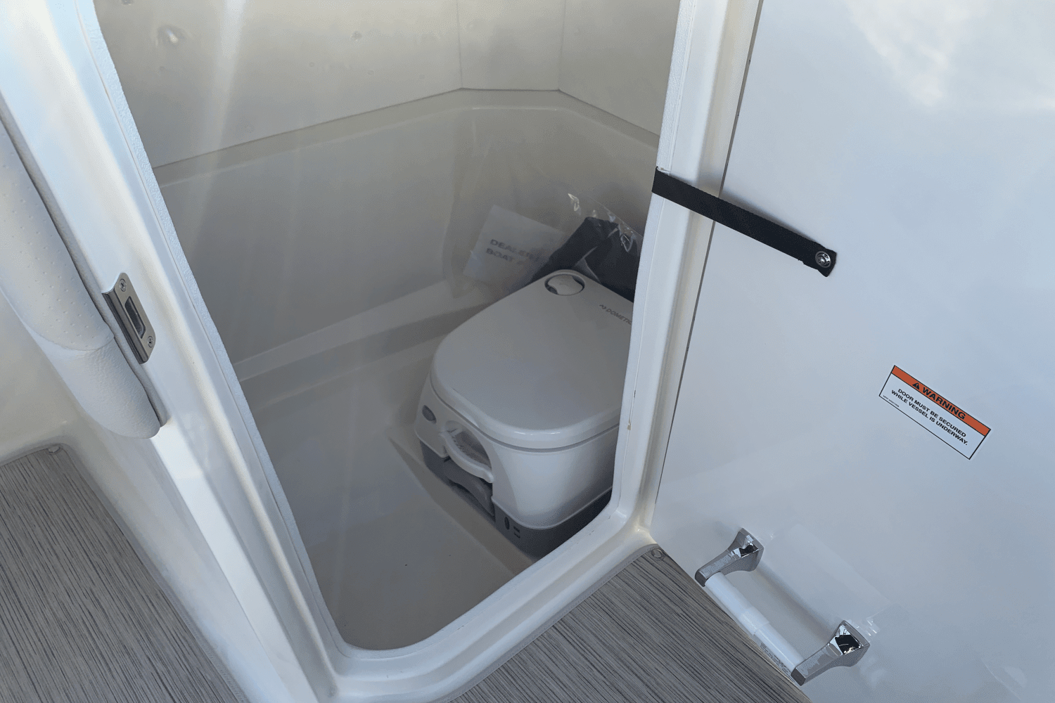 2025 Sea Ray SPX 230 Image Thumbnail #16