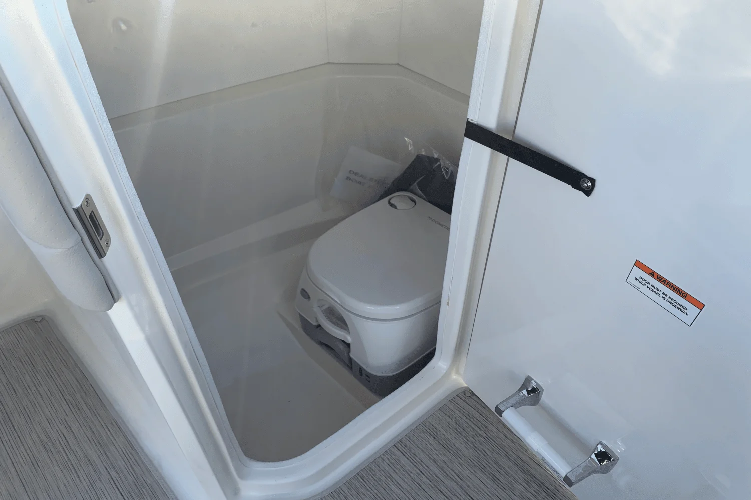 2025 Sea Ray SPX 230 Image Thumbnail #16