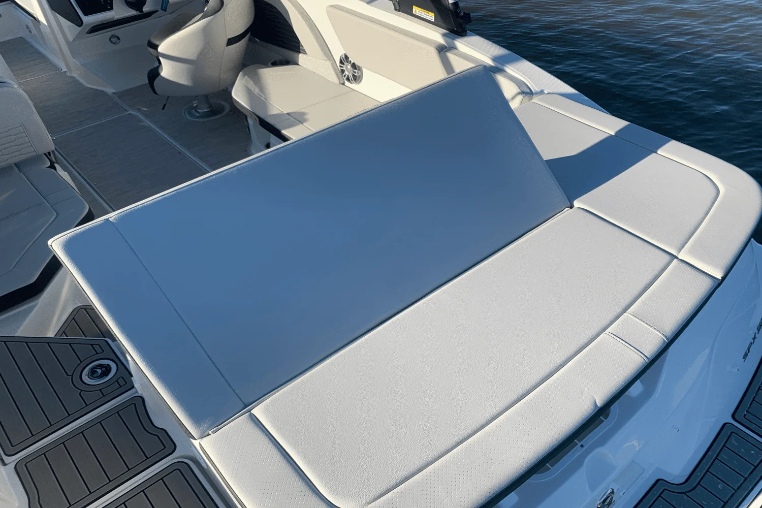 2025 Sea Ray SPX 230 Image Thumbnail #9